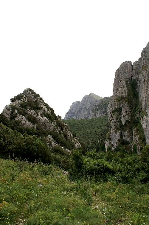 Southern access route: Looking back through the gap to Rocca Busambra