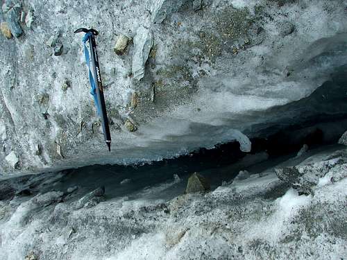 Crevasse at the bottom of Tresenta