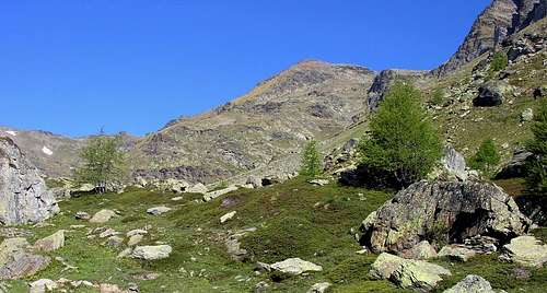 SE side of punta de la Crosatie (2933 m)
