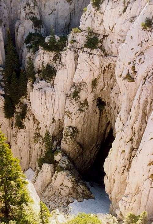 Varnjaca chasm (200m deep)...