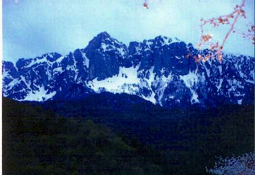 Tsouka Rossa peak in the dusk.Late April 2006