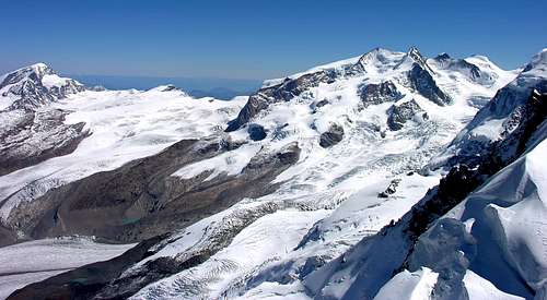 Il massiccio del Monte Rosa (4634 m), dal Breithorn (4165 m)