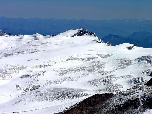 La Cima Iazzi (3804 m), dal Breithorn (4165 m)