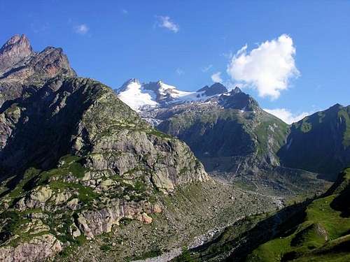 Il Mont Dolent (3823 m), dalla Val Ferret