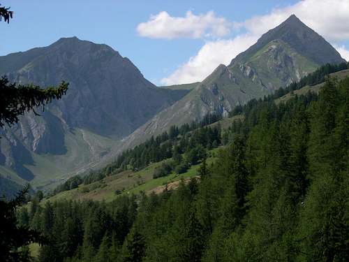 Liconi valley, between Testa di Liconi (left) and Aiguille de Chambave (right)