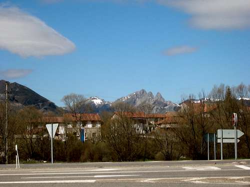 View of the peaks from Villamanín