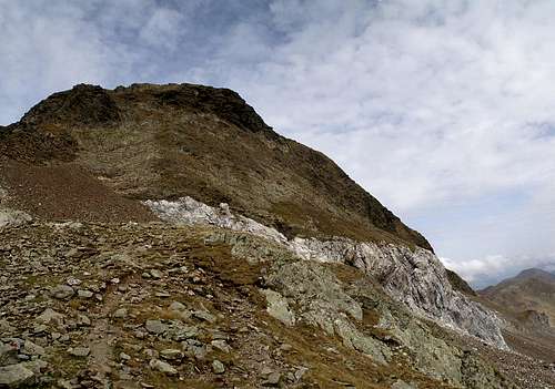 The Weißhorn summit seen from the col