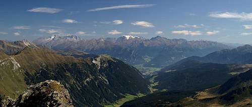 Summit View Kleine Kreuzspitze: Zillertal Alps seen through Ratschingstal