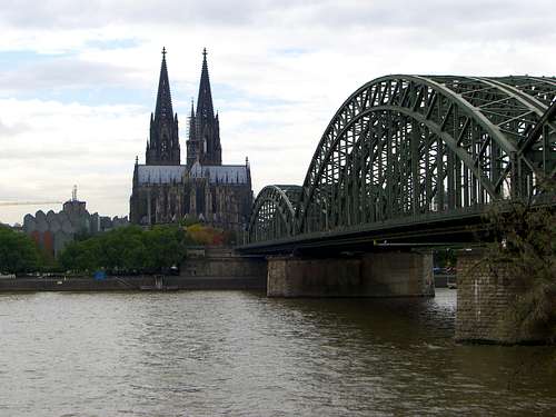 Cologne - Hohenzollernbruecke (climbing area)