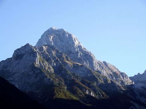 Mangart ( 2678 m ) ..