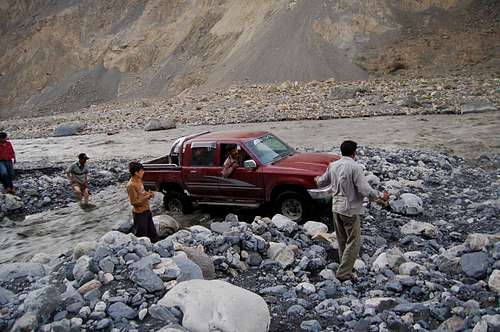 Tricky water crossing on route to Shimshal from Passu