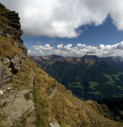 On the ridge towards Muthspitze