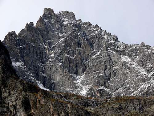 Aiguille Noire de Peuterey (3773 m), versante est
