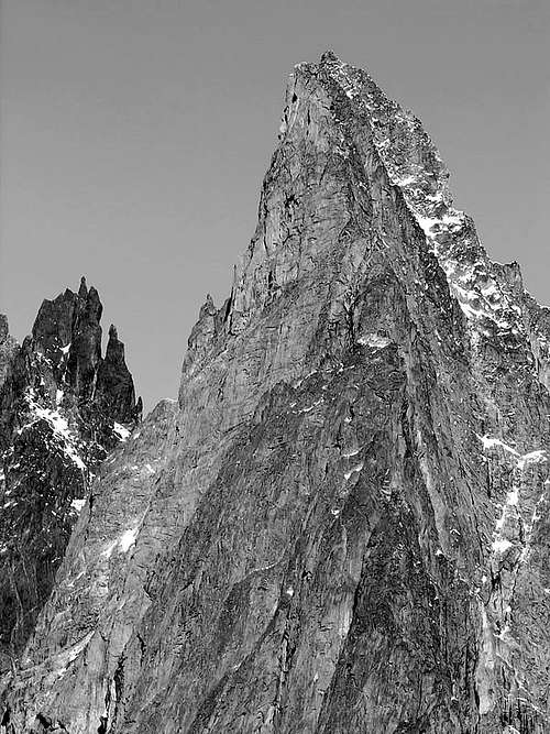 Aiguille Noire de Peuterey (3773 m), versante sud