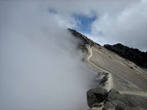Guagua summit ridge