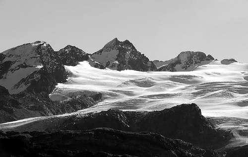 From left: NW slopes of Flambeau (3315 m)...
