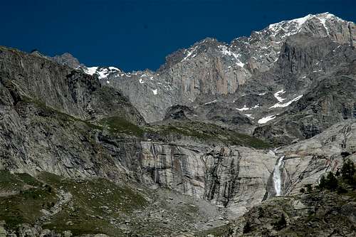 Monzino Hut on the left (photo by OM)