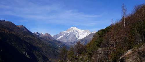 Il Monte Bianco (4810 m), da Saint Nicolas