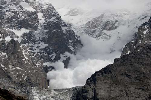 Huge avalanche crashing down the Ultar glacier