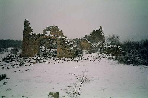 Abandoned villages in Huesca