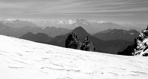 Il Mont Pourri (3779 m) e la Grande Casse (3855 m) dal colle d'Entrèves