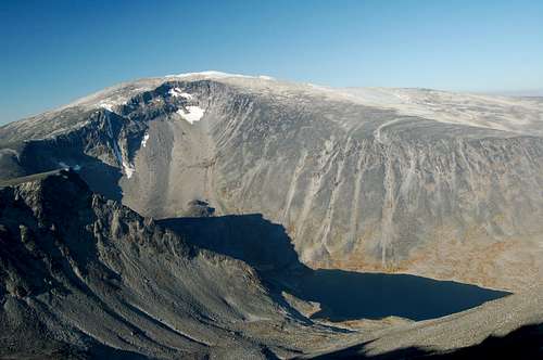 The SE side of Glittertind from the summit of nearby Ryggjenhøe