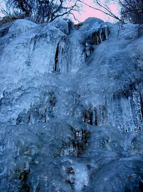 Frozen waterfall on the Old Baldy Trail