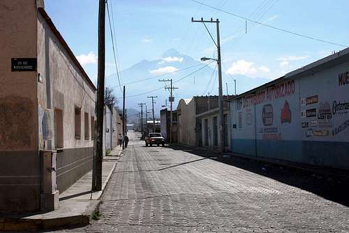 Citlaltepetl from Tlachichuca streets