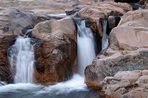 Little waterfalls below Charca Verde