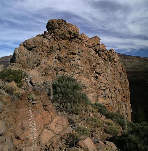 Basalt wall near the summit of the Roques de Chavao