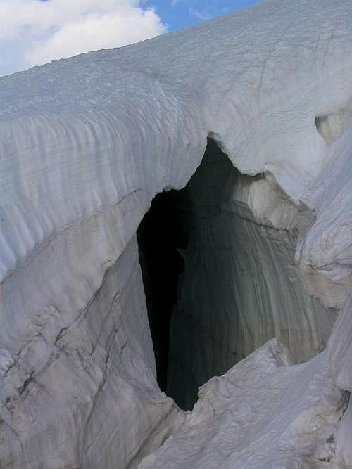 Crevasses in the depths of the Géant glacier