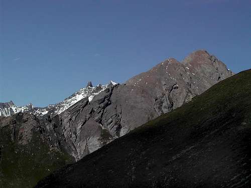 Crête de la Varise, rising from Pic de la Varise to Petit Rochère and Grande Rochère <i>3326m</i>