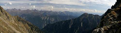Looking from Traminscharte towards the Zillertal Alps