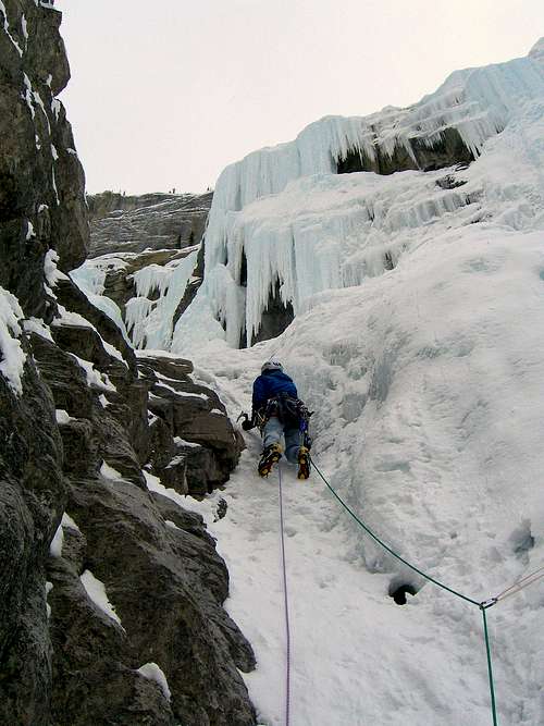 Snivelling Gully, Lower Weeping Wall