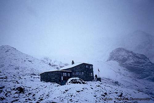 Leaving DomHutte in bad weather