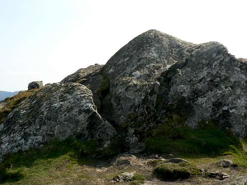 More jaggy outcrops