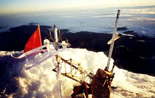 El Pico de Orizaba: Crosses...