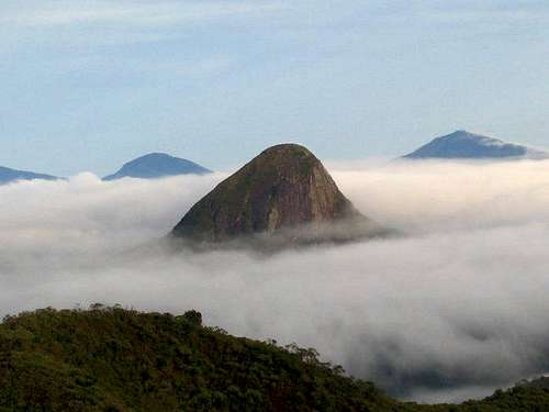 Pico do Alcobaça arising