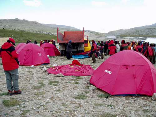 Accident at Cho Oyu bascamp 1