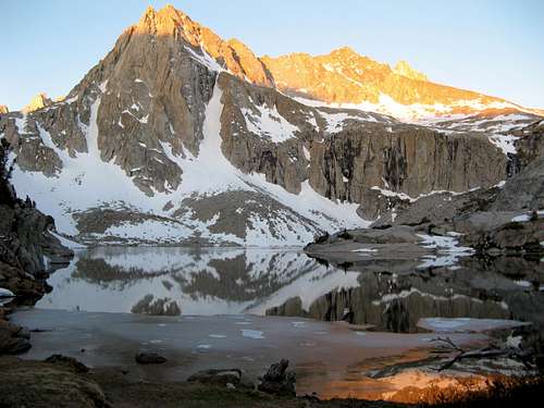 Picture Peak and morning alpenglow at Hungry Packer Lake