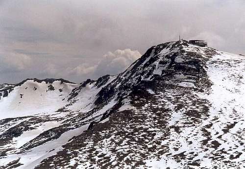 Pico del Lobo SW flank