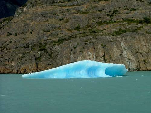 Lago Argentino ...