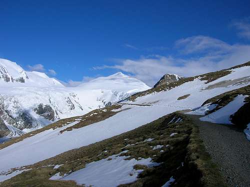 Trail to Oberwalderhütte