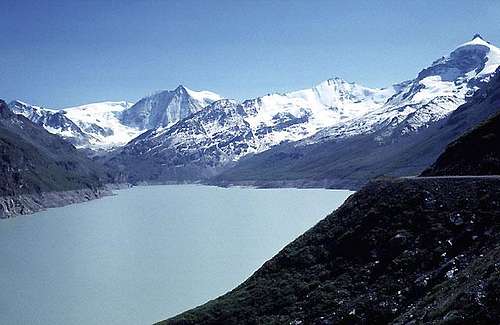 Dix Lake and Mont Blanc de Cheilon