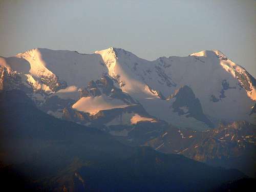 Bluemlisalp at sunrise