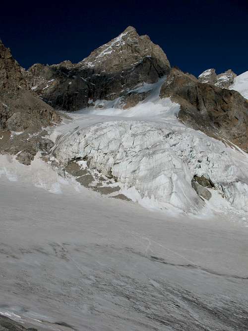 Kundyum-Mizhirgi Peak (4526m)