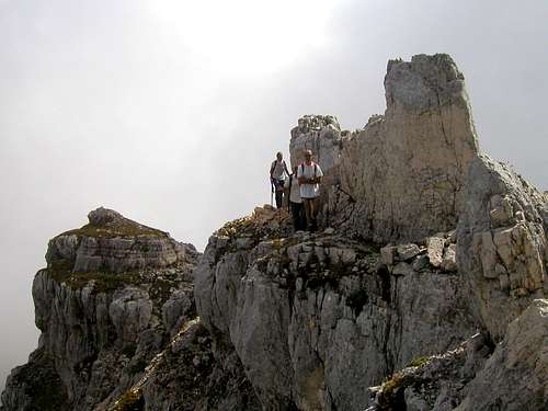 The airy ledge below the summit of Cime Castrein / Kostrunove spice, 2502m.