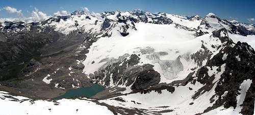 Granta Parei and the glacier of Goletta.