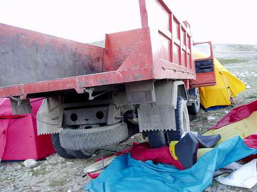Accident at Cho Oyu basecamp 2