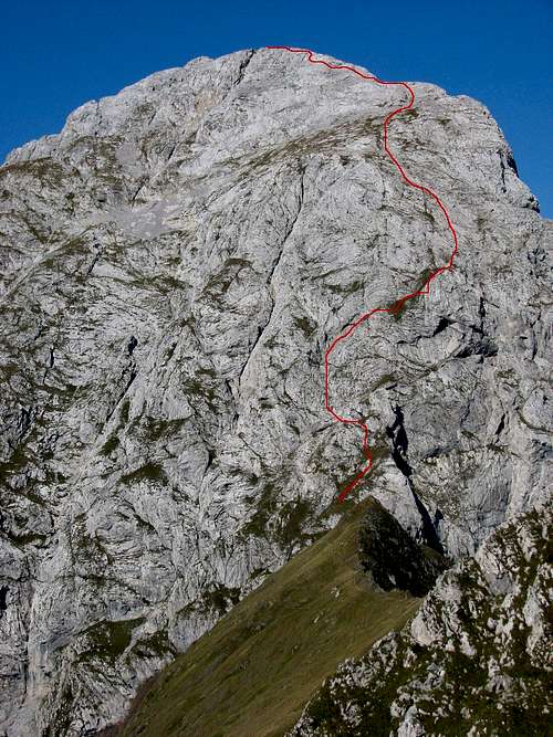 The scheme of the route over the east face and ridge.